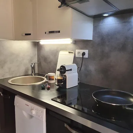 Grand Avec Terrasse Pres De La Apartmán *